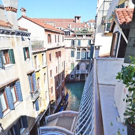 Ai Bareteri Luxury Canal View البندقية المظهر الخارجي الصورة